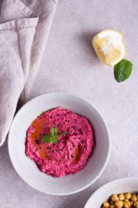 Rote Beete Hummus - rein pflanzlich, vegan, glutenfrei, ohne raffinierten Zucker - de.heavenlynnhealthy.com