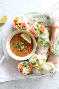 Thai Sommerrollen mit Erdnuss-Dip - vegetarisch, vegan, ohne raffinierten Zucker, glutenfrei - de.heavenlynnhealthy.com
