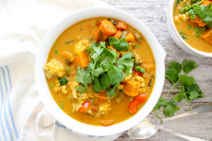 Süßkartoffel und Blumenkohl Thai Curry - vegan, glutenfrei, ohne raffinierten Zucker