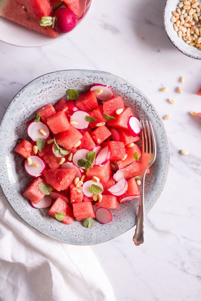 Wassermelone-Radieschen Salat - vegetarisch, rein pflanzlich, vegan, ohne raffinierten Zucker, glutenfrei - de.heavenlynnhealthy.com 