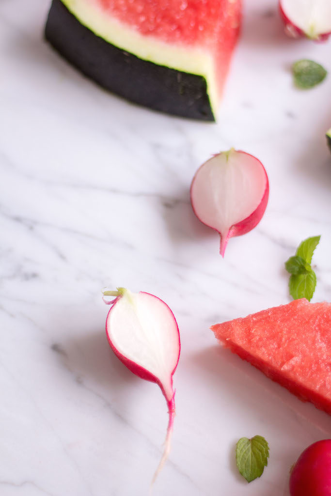 Wassermelone-Radieschen Salat - vegetarisch, rein pflanzlich, vegan, ohne raffinierten Zucker, glutenfrei - de.heavenlynnhealthy.com 