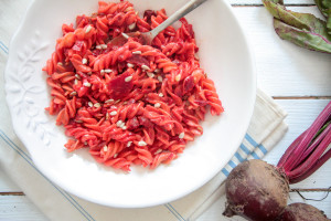 Rote Beete und Kurkuma Pasta - vegan, glutenfrei, ohne Zucker