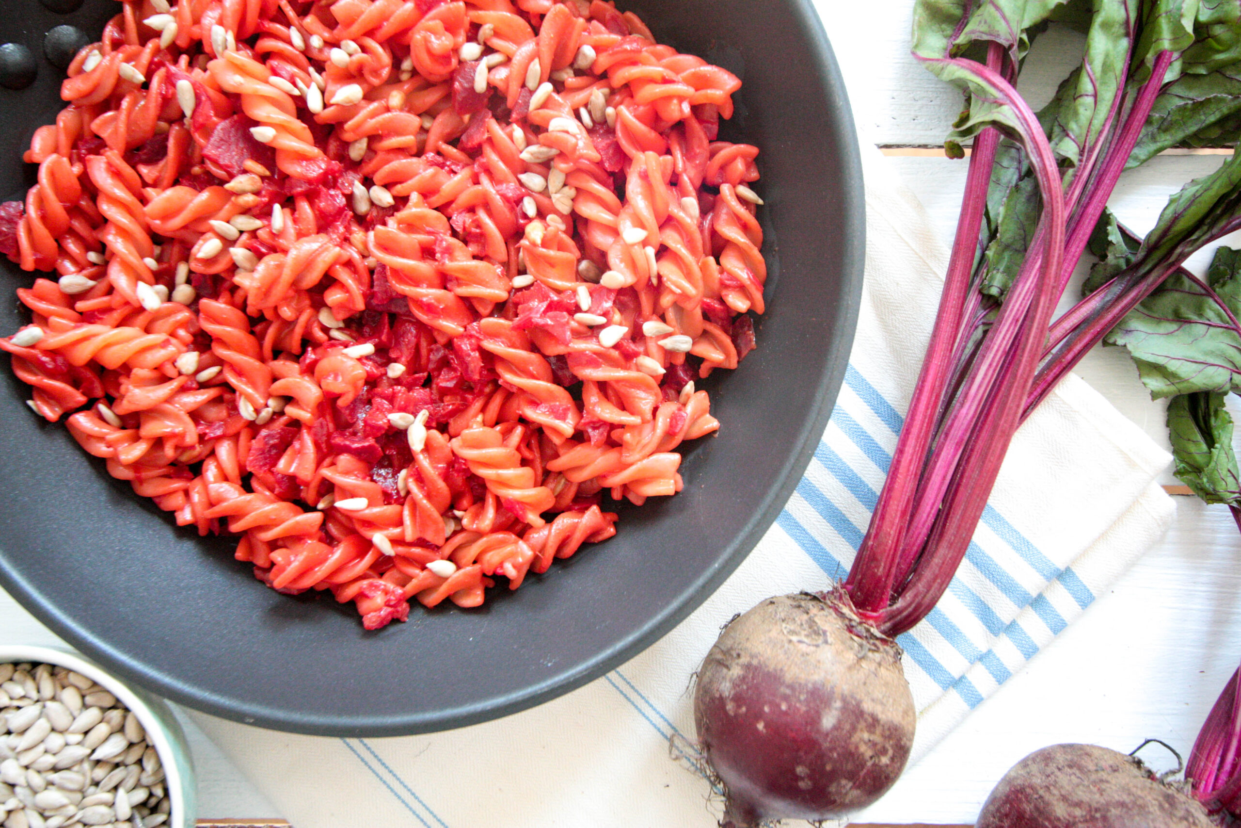 Rote Beete und Kurkuma Pasta - vegan, glutenfrei, ohne Zucker