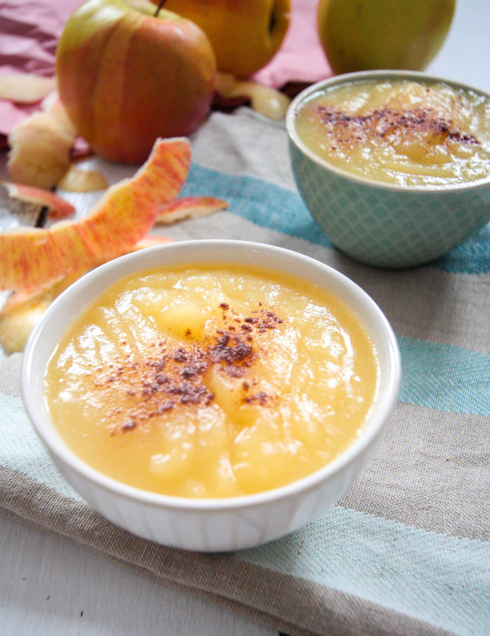 Selbstgemachtes Apfelmus - vegan, gesund, glutenfrei, ohne Zucker - de.heavenlynnhealthy.com
