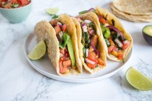 Die besten selbst gemachten Tacos - vegan, rein pflanzlich, ohne raffinierten Zucker, glutenfrei - de.heavenlynnhealthy.com