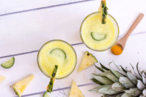 Ananas-Kurkuma-Smoothie - rein pflanzlich, vegetarisch, ohne raffinierten Zucker, vegan - de.heavenlynnhealthy.com