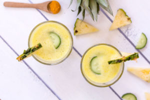 Ananas-Kurkuma-Smoothie - rein pflanzlich, vegetarisch, ohne raffinierten Zucker, vegan - de.heavenlynnhealthy.com