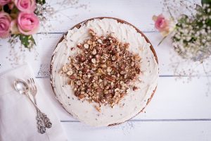 Der beste gesunde Carrot Cake - rein pflanzlich, vegan, glutenfrei, ohne raffinierten Zucker - de.heavenlynnhealthy.com