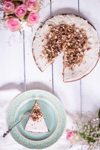 Der beste gesunde Carrot Cake - rein pflanzlich, vegan, glutenfrei, ohne raffinierten Zucker - de.heavenlynnhealthy.com