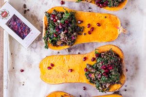 Gefüllte Butternut-Kürbisse mit Linsen und Granatapfel - vegan, glutenfrei, rein pflanzlich, ohne raffinierten Zucker - de.heavenlynnhealthy.com