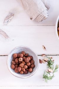 Cannellini Bohnen Eintopf mit Haselnüssen und Dill - rein pflanzlich, vegan, glutenfrei, ohne raffinierten Zucker - de.heavenlynnhealthy.com