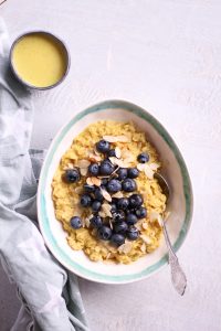 Kurkuma Porridge - rein pflanzlich, vegan, glutenfrei, ohne raffinierten Zucker - de.heavenlynnhealthy.com
