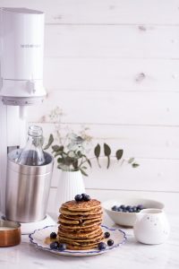 Gesunde Blaubeer-Hirse-Pancakes - rein pflanzlich, vegan, glutenfrei, ohne raffinierten Zucker - de.heavenlynnhealthy.com
