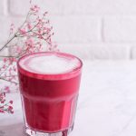 Rote Bete Latte - rein pflanzlich, vegan, glutenfrei, ohne raffinierten Zucker - de.heavenlynnhealthy.com