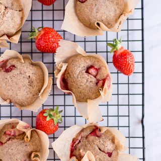Gesunde Erdbeer-Muffins - rein pflanzlich, vegan, glutenfreie Option, ohne raffinierten Zucker - de.heavenlynnhealthy.com