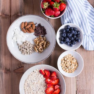 Overnight Oats - Mein Lieblings-Basisrezept - rein pflanzlich, vegan, glutenfreie Option, ohne raffinierten Zucker - de.heavenlynnhealthy.com