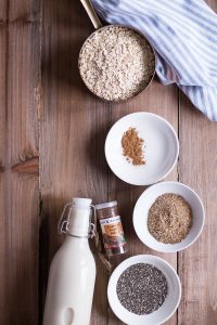 Overnight Oats - Mein Lieblings-Basisrezept - rein pflanzlich, vegan, glutenfreie Option, ohne raffinierten Zucker - de.heavenlynnhealthy.com