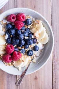 Overnight Oats - Mein Lieblings-Basisrezept - rein pflanzlich, vegan, glutenfreie Option, ohne raffinierten Zucker - de.heavenlynnhealthy.com