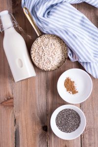 Overnight Oats - Mein Lieblings-Basisrezept - rein pflanzlich, vegan, glutenfreie Option, ohne raffinierten Zucker - de.heavenlynnhealthy.com