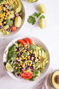 Schneller Mexikanischer Salat - rein pflanzlich, vegan, glutenfreie Option, ohne raffinierten Zucker - de.heavenlynnhealthy.com