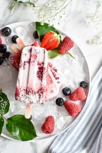 Gesunde Lieblinge im Juni - Erfrischende Kokoswasser-Popsicles - de.heavenlynnhealthy.com