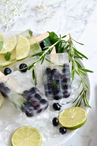 Gesunde Lieblinge im Juni - Erfrischende Kokoswasser-Popsicles - de.heavenlynnhealthy.com