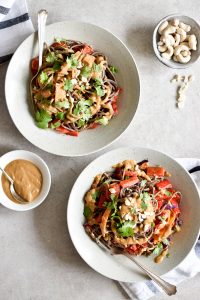 Würzige Miso-Buchweizen-Spaghetti - rein pflanzlich, vegan, glutenfreie Option, ohne raffinierten Zucker - de.heavenlynnhealthy.com