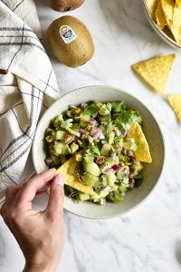 Kiwi-Pistazien-Salsa - rein pflanzlich, vegan, glutenfreie Option, ohne raffinierten Zucker - de.heavenlynnhealthy.com