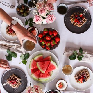 Leckere Kokos-Erdnuss-Waffeln - rein pflanzlich, vegan, glutenfreie Option, ohne raffinierten Zucker - de.heavenlynnhealthy.com