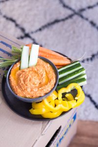 Gerösteter Paprika-Hummus - rein pflanzlich, vegan, glutenfreie Option, ohne raffinierten Zucker - de.heavenlynnhealthy.com