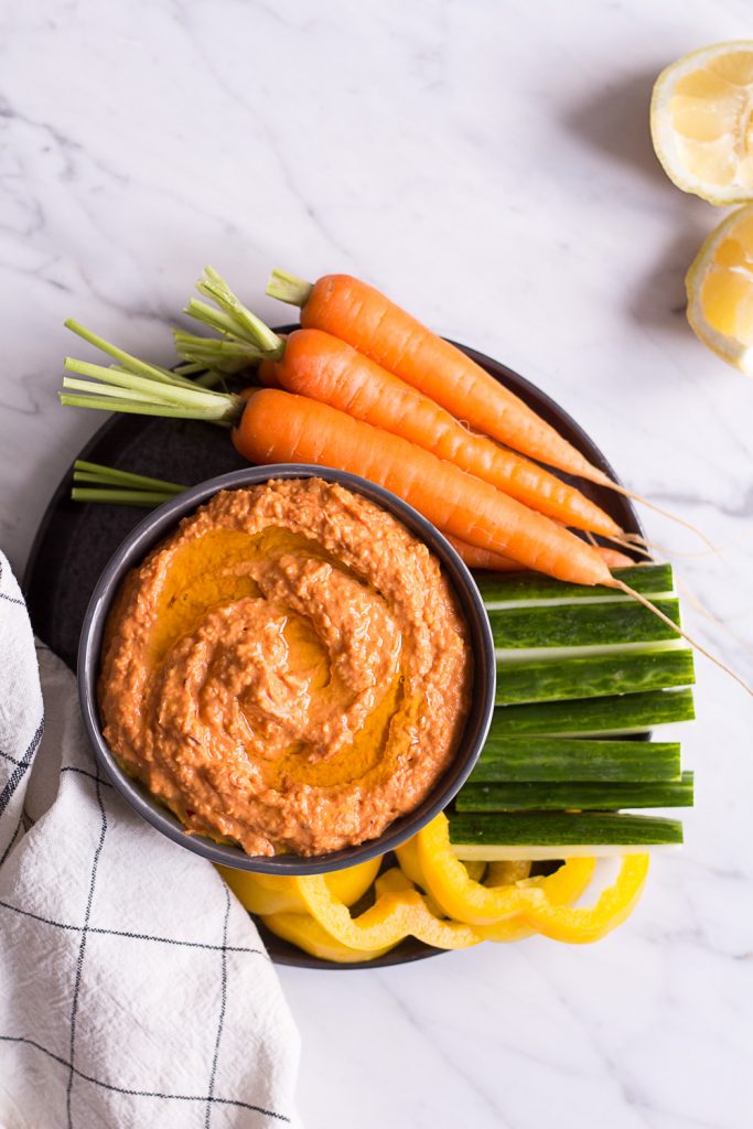 Gerösteter Paprika-Hummus - rein pflanzlich, vegan, glutenfreie Option, ohne raffinierten Zucker - de.heavenlynnhealthy.com