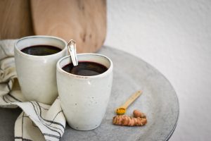Holunder-Kurkuma-Trunk - rein pflanzlich, vegan, glutenfreie Option, ohne raffinierten Zucker - de.heavenlynnhealthy.com