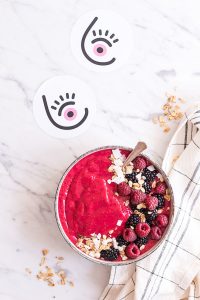 Pinker Antioxidantien-Smoothie - rein pflanzlich, vegan, glutenfreie Option, ohne raffinierten Zucker - de.heavenlynnhealthy.com