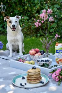 Fluffige Zitronen-Mandel-Pancakes - rein pflanzlich, vegan, glutenfreie Option, ohne raffinierten Zucker - de.heavenlynnhealthy.com