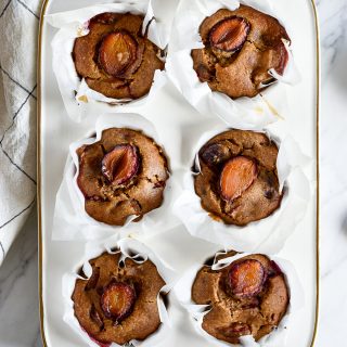 Gesunde Zwetschgen-Muffins - rein pflanzlich, vegan, glutenfreie Option, ohne raffinierten Zucker - de.heavenlynnhealthy.com