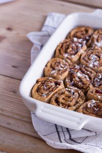 Gesündere Apfel-Zimtschnecken - rein pflanzlich, vegan, glutenfreie Option, ohne raffinierten Zucker - de.heavenlynnhealthy.com