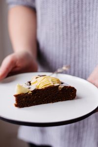 Apfel-Schoko-Gewürzkuchen - rein pflanzlich, vegan, glutenfrei, ohne raffinierten Zucker - de.heavenlynnhealthy.com
