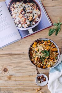 Süßkartoffel-Quinoa mit karamellisierten Haselnüssen - rein pflanzlich, vegan, glutenfrei, ohne raffinierten Zucker - de.heavenlynnhealthy.com