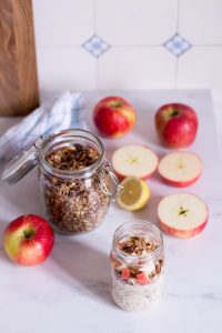 Knackige Apfel-Overnight Oats - rein pflanzlich, vegan, glutenfrei, ohne raffinierten Zucker - de.heavenlynnhealthy.com
