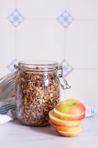 Knackige Apfel-Overnight Oats - rein pflanzlich, vegan, glutenfrei, ohne raffinierten Zucker - de.heavenlynnhealthy.com