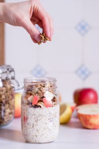 Knackige Apfel-Overnight Oats - rein pflanzlich, vegan, glutenfrei, ohne raffinierten Zucker - de.heavenlynnhealthy.com