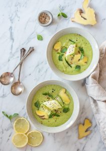 Erfrischende Avocado-Ingwer-Suppe – rein pflanzlich, vegan, glutenfrei, ohne raffinierten Zucker - de.heavenlynnhealthy.com