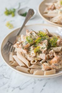 Pfifferlingspasta mit Cashew-Dill-Sauce - rein pflanzlich, vegan, glutenfrei, ohne raffinierten Zucker - de.heavenlynnhealthy.com