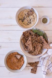 Glutenfreies Saaten-Knäckebrot -Kompott - rein pflanzlich, vegan, glutenfrei, ohne raffinierten Zucker - de.heavenlynnhealthy.com