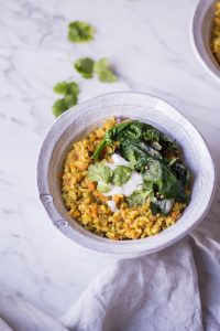 Ayurvedisches Kitchari mit Gemüse – ein reinigendes und entgiftendes Gericht perfekt für den Januar - rein pflanzlich, vegan, glutenfrei, ohne raffinierten Zucker - de.heavenlynnhealthy.com
