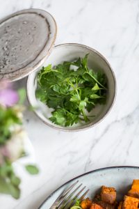 Frühlingshafte Spargel-Bowl – rein pflanzlich, vegan, glutenfrei, ohne raffinierten Zucker – de.heavenlynnhealthy.com