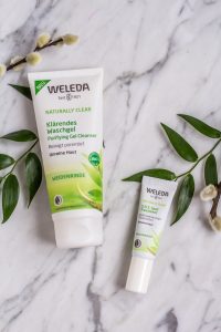 Entzündungshemmender Wildkräuter-Smoothie & die Serie Naturally Clear von Weleda - de.heavenlynnhealthy.com