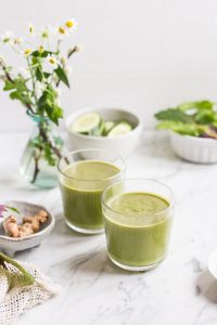 Entzündungshemmender Wildkräuter-Smoothie – rein pflanzlich, vegan, glutenfrei, ohne raffinierten Zucker – de.heavenlynnhealthy.com