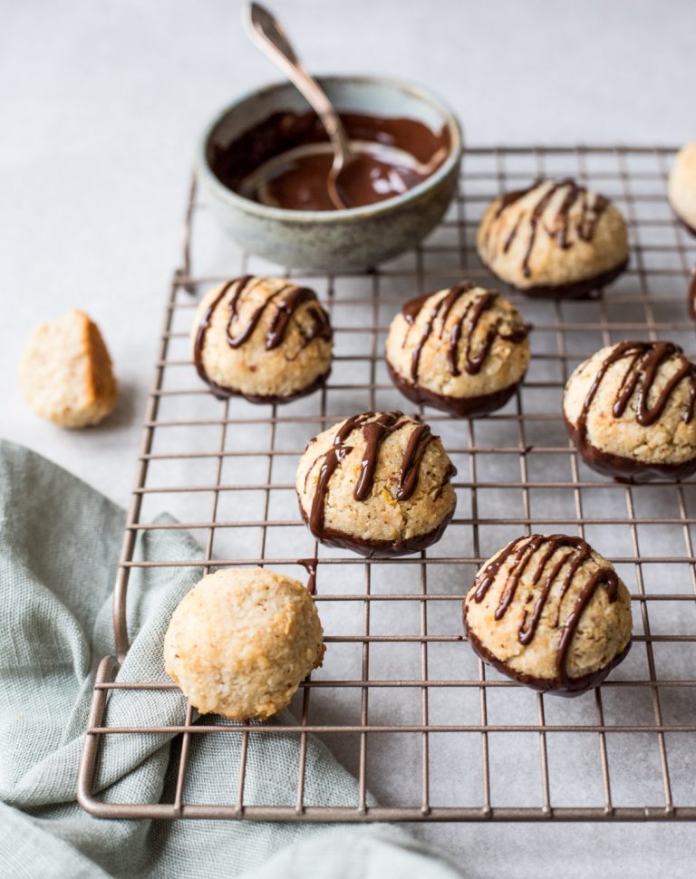 Himmlisch gesunde Weihnachtsbäckerei: Kokos-Haselnuss-Makronen ...