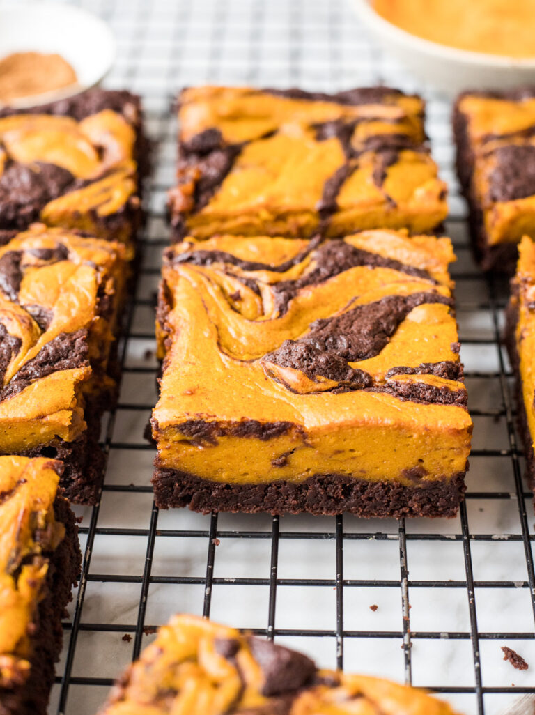 Halloween-Brownies (Kürbis-Cheesecake-Brownies) - Heavenlynn Healthy